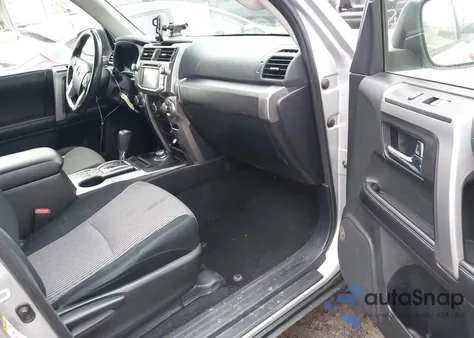 2016 Toyota 4Runner Sr5 z USA, uszkodzony, nr VIN JTEBU5JR8G5321087